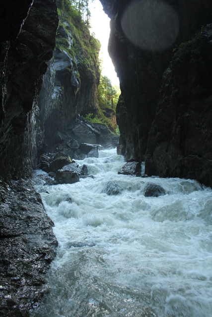 Imagine atasata: monthly_07_2014/post-27-14048509218836.jpg